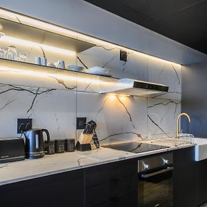 Deluxe Studio